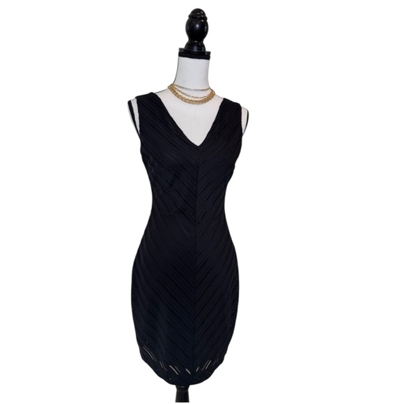 Guess Los Angeles Tonal Chevron V Neck Sheath Little Black Sexy Dress- Size 4 - Picture 5 of 16